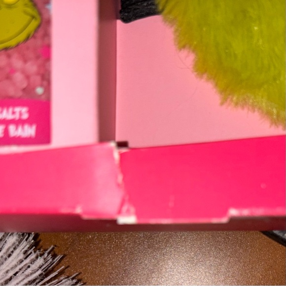 Grinch Face Eye Mask Set - Picture 11 of 11